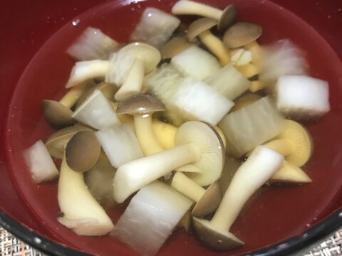 大根としめじの中華風スープ